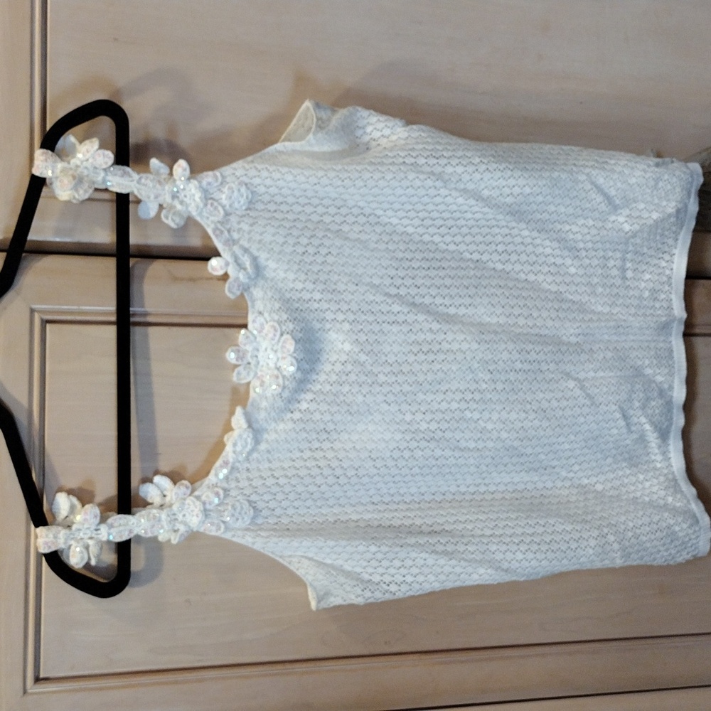 💥VINTAGE Newport News White Knit Tank Top With Delicate Sequin Crochet Flowers - Picture 9 of 13